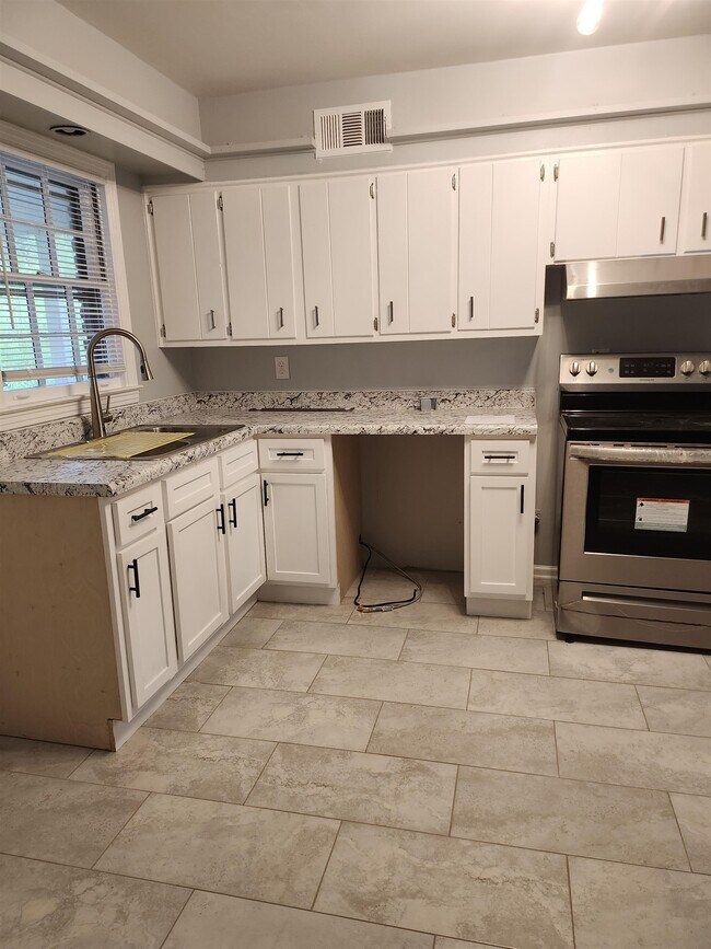 Building Photo - 4672 Almo Ave