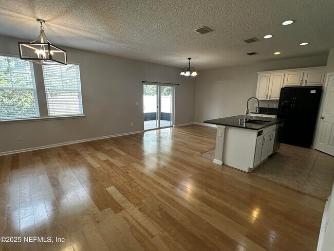 Building Photo - 11772 Templeton Rd