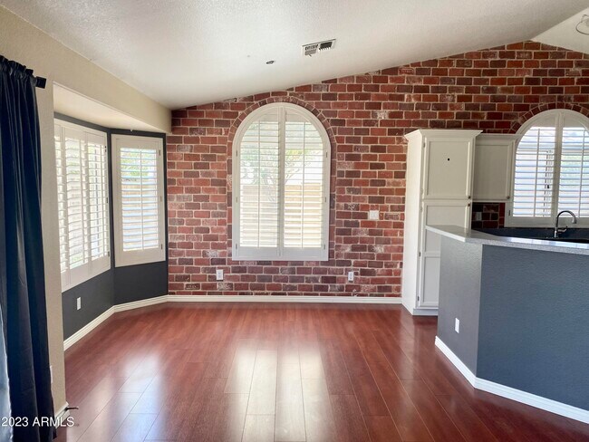 Building Photo - 223 S Brentwood Pl