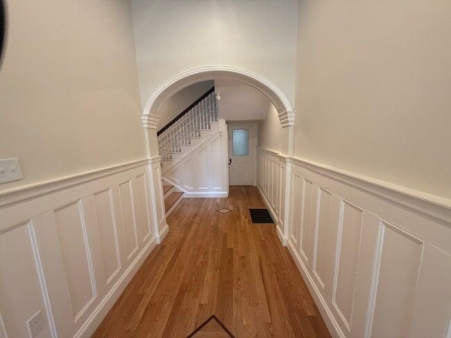 Building Photo - 1726 Beacon St