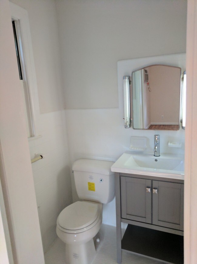 Building Photo - 639 Oakdene Ave