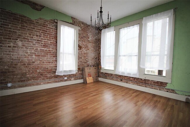 Building Photo - 211 W Milam St