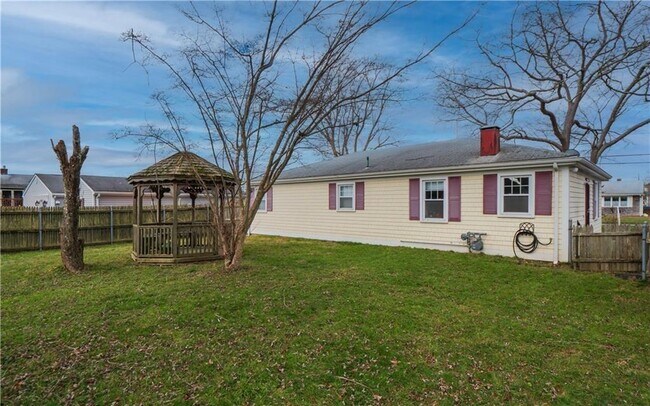 Foto del edificio - 10 Reardon Dr