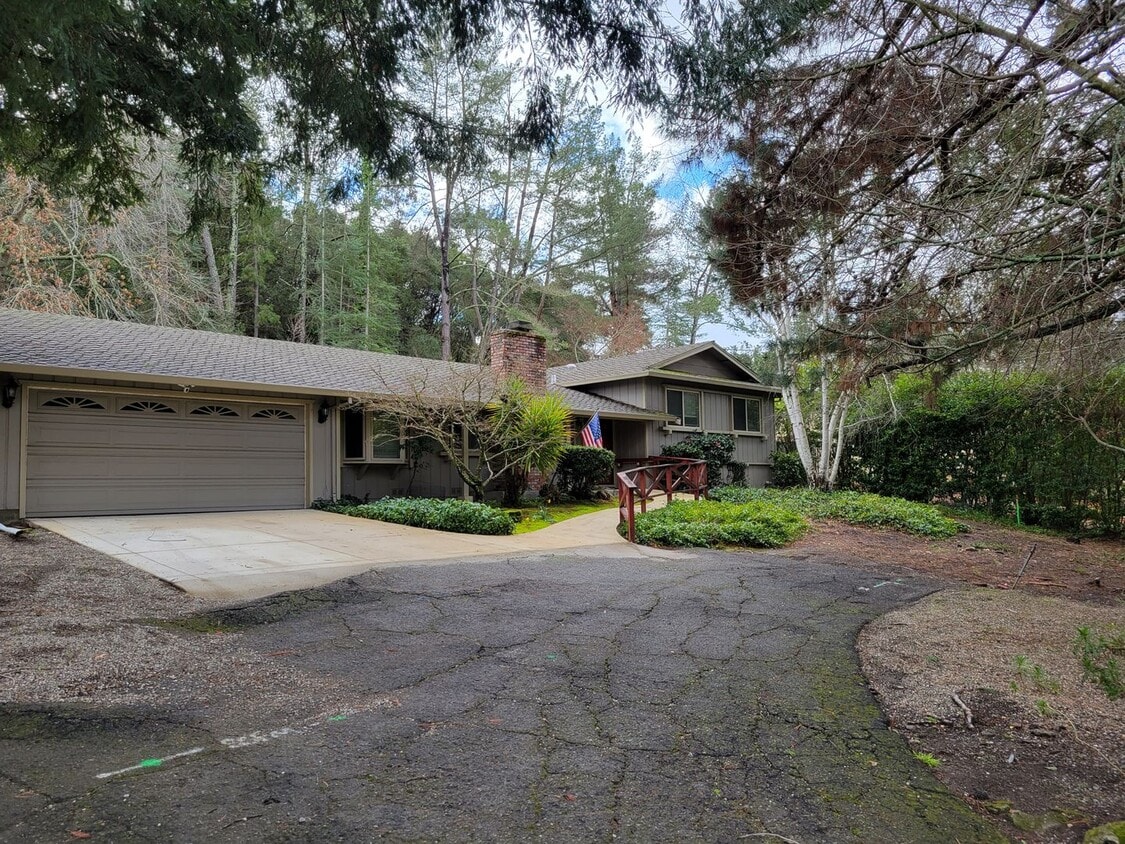 Primary Photo - COMING SOON! Charming 4 Bed 3 Bath Home in...