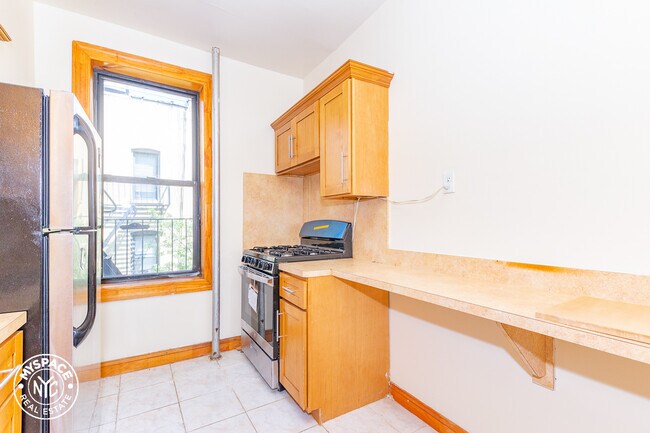 Building Photo - 429 16th St