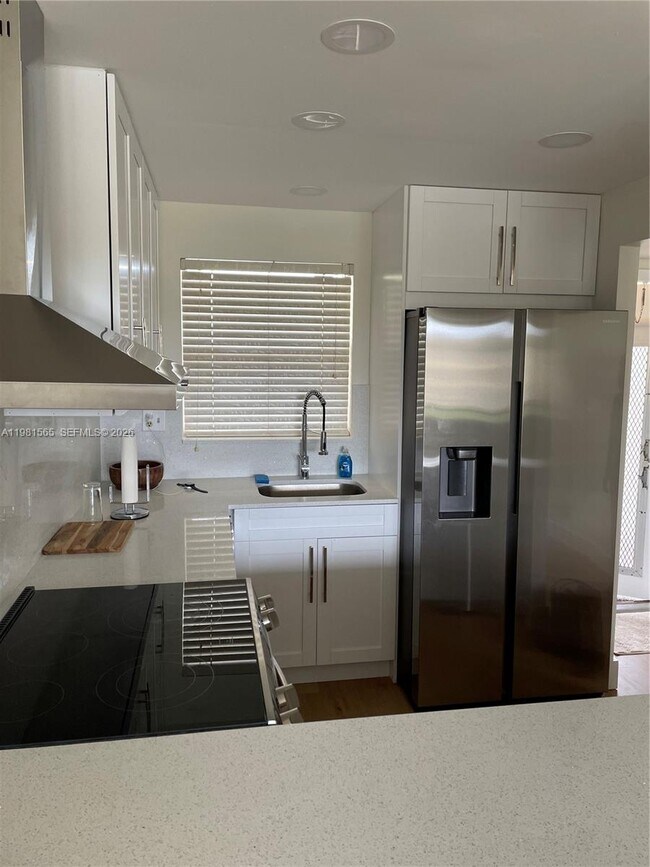 Foto del edificio - 8465 Sunrise Lakes Blvd