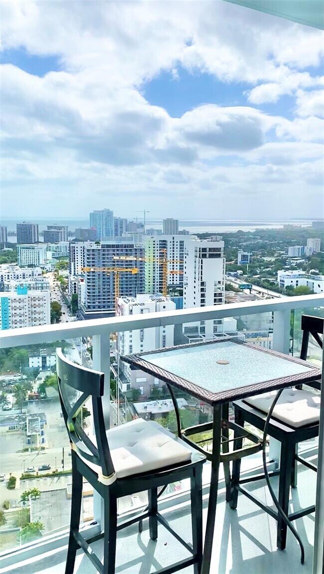 Foto del edificio - 185 SW 7th St