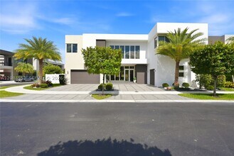 Building Photo - 7525 NW 103rd Pl