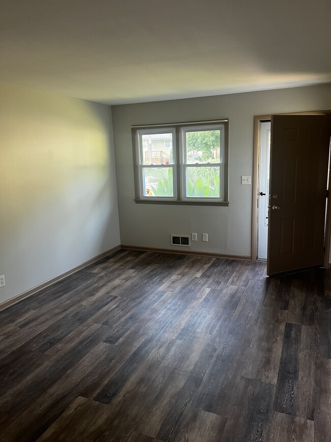 Building Photo - 1406 Kenton St