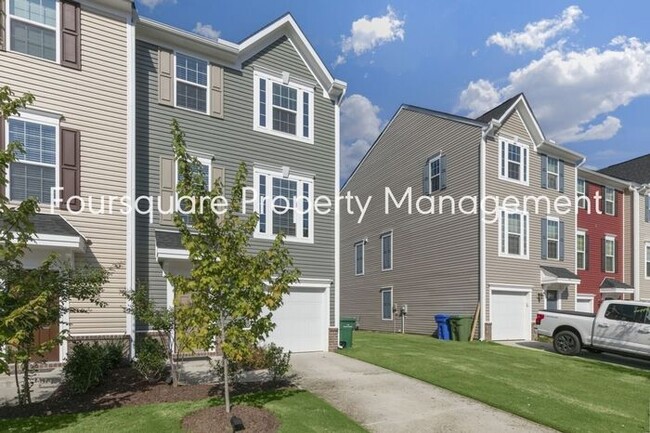 Building Photo - Townhome | 2nd Floor Back Deck| One Car Ga...