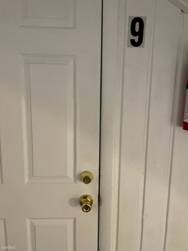 Building Photo - Room for Rent, 3.5 bath House - 128 N Norm...