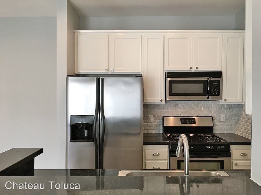 Foto principal - 10650 Moorpark St