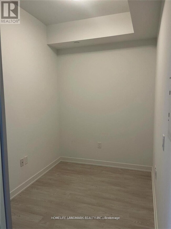 Building Photo - 15 Queens Quay E