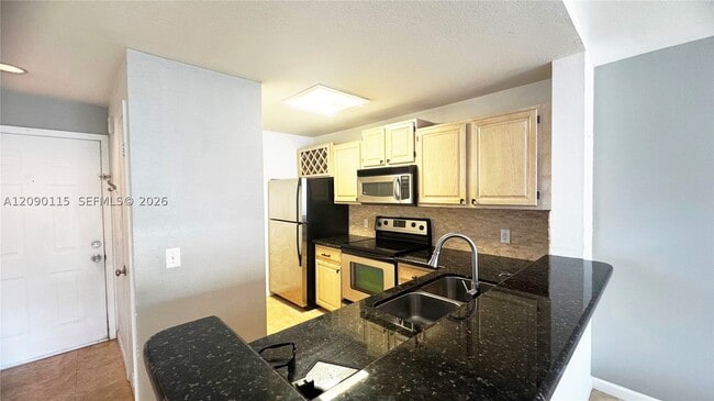 Foto del edificio - 1760 Palm Cove Blvd