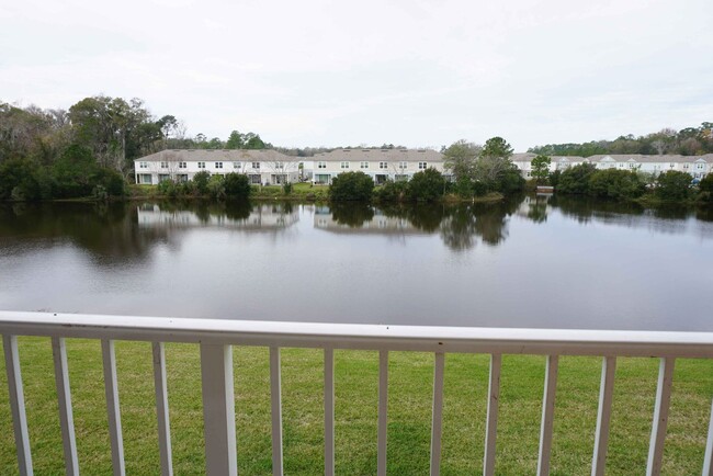 Building Photo - Lake view 3/2 condo convenient to Town Center