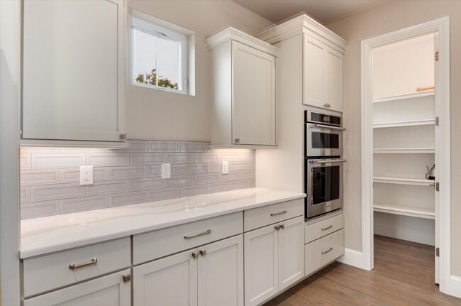 Building Photo - Furnished Home - Move in Ready!