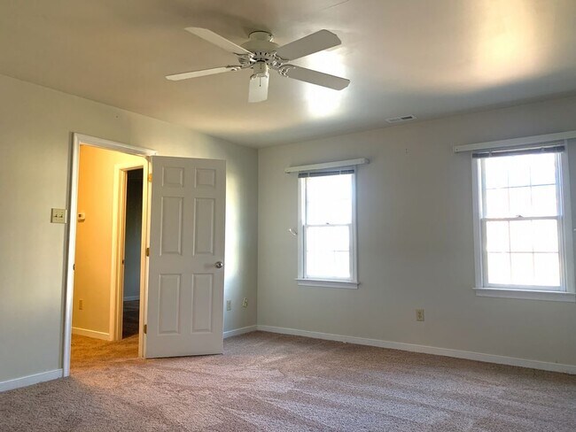 Foto del edificio - West End 4 Bedroom/2.5 Bathroom Colonial Home