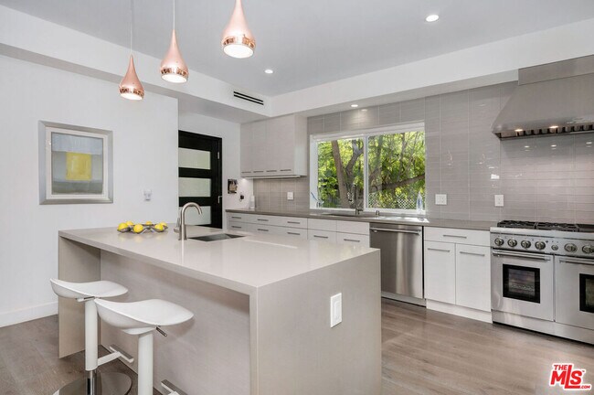 Foto del edificio - 14632 Valley Vista Blvd