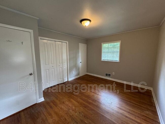 Building Photo - 454 Clara Dr