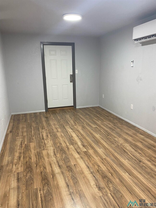 Building Photo - 908.5 Bullock Ct