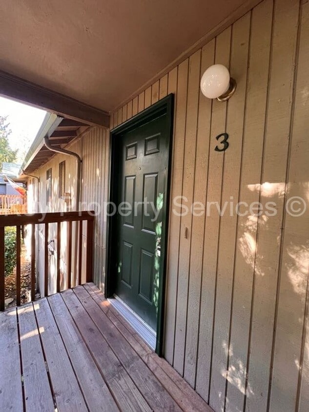 Primary Photo - MOVE IN SPECIAL! HALF OFF! Updated Condo i...