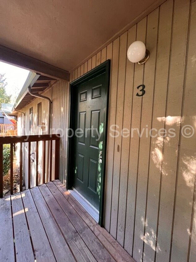 Primary Photo - Updated Condo in Hazel Dell