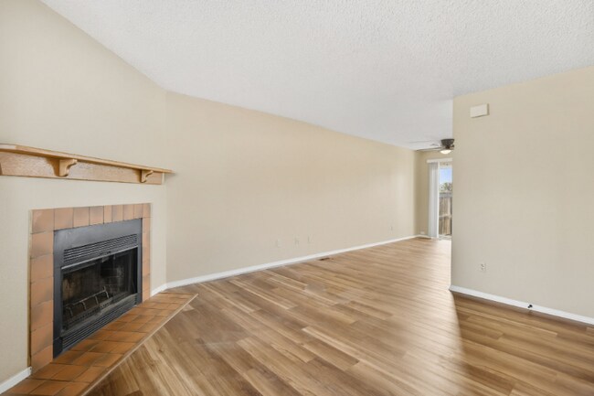 Foto del edificio - 1335 Soaring Eagle Dr
