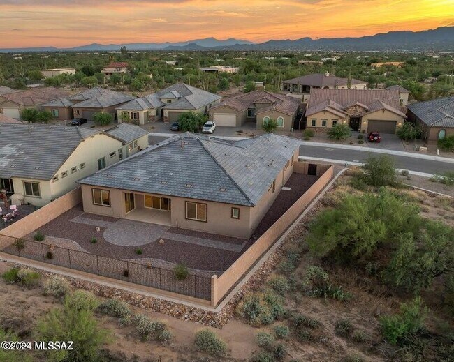 Foto del edificio - 10623 N Iron Peak Dr