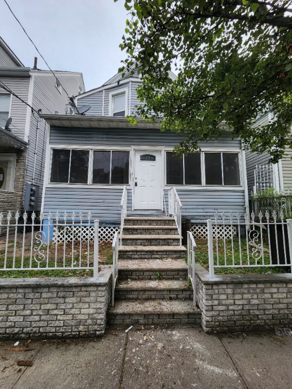 420 Harrison St Unit B, Passaic, NJ 07055 Room for Rent in Passaic