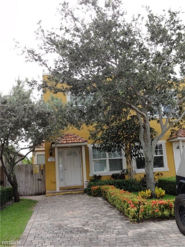 Primary Photo - 3 br, 2.5 bath House - 747 NW 2nd Ave