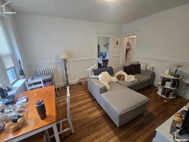 Building Photo - Awesome 2 bed in Allston