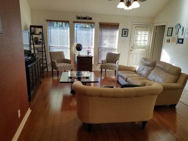 Living room 1 - 7307 Chenal Pt