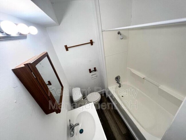 Foto del edificio - 407 Hawthorne Ave