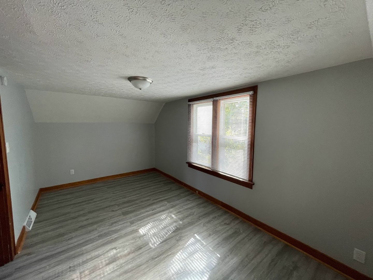 1008 Elwell Ct Akron, OH 44306 – photo 4