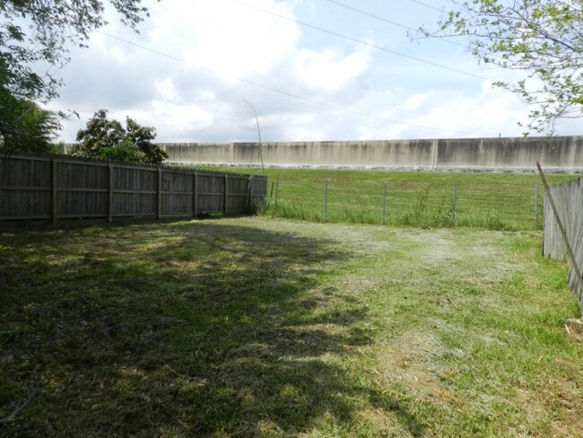Building Photo - 6600 Bellaire Dr.