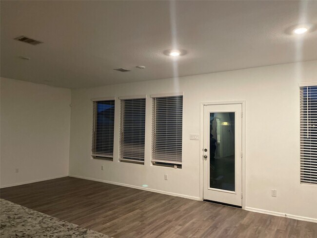 Foto del edificio - 5007 Dunstable Manor Ln