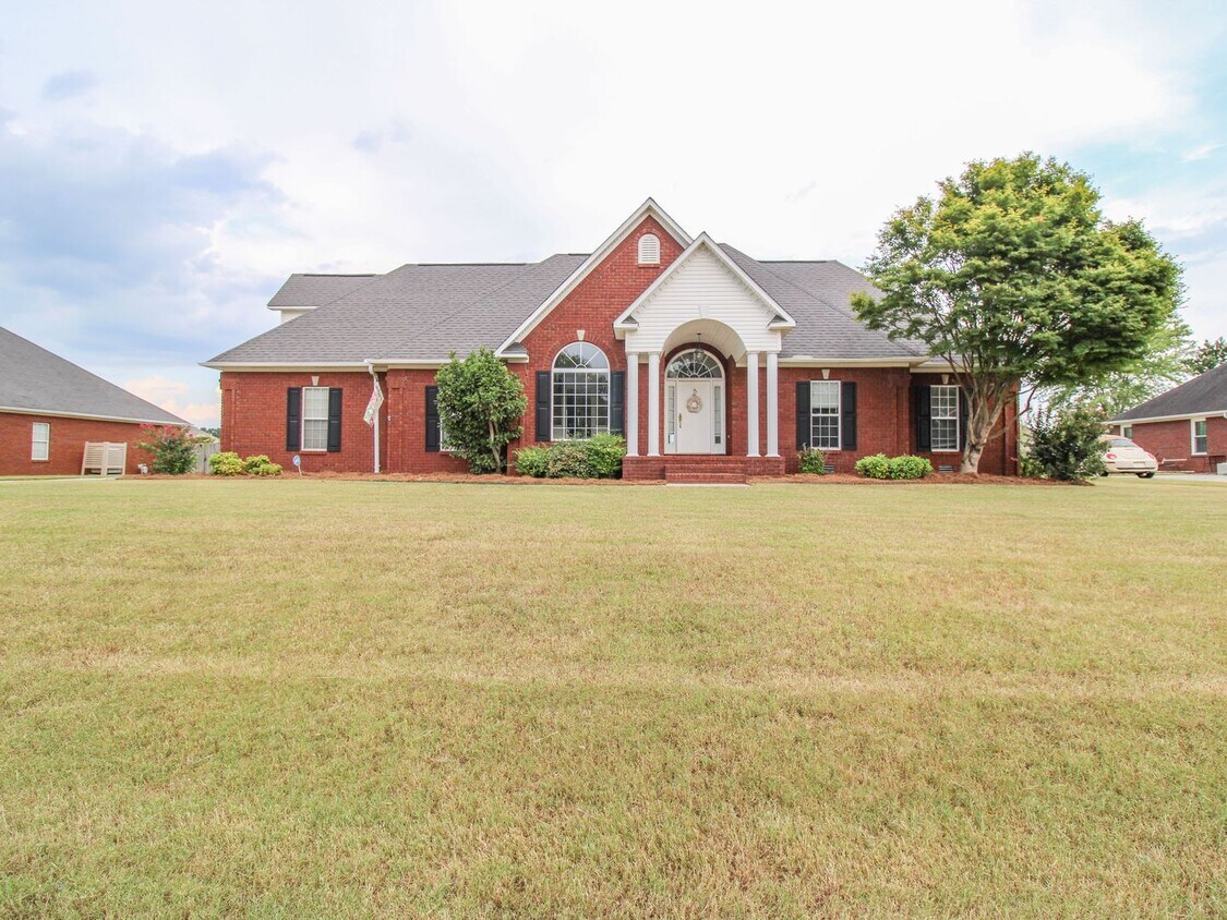 Primary Photo - Nice Home in Chadwick Place Subdivision
