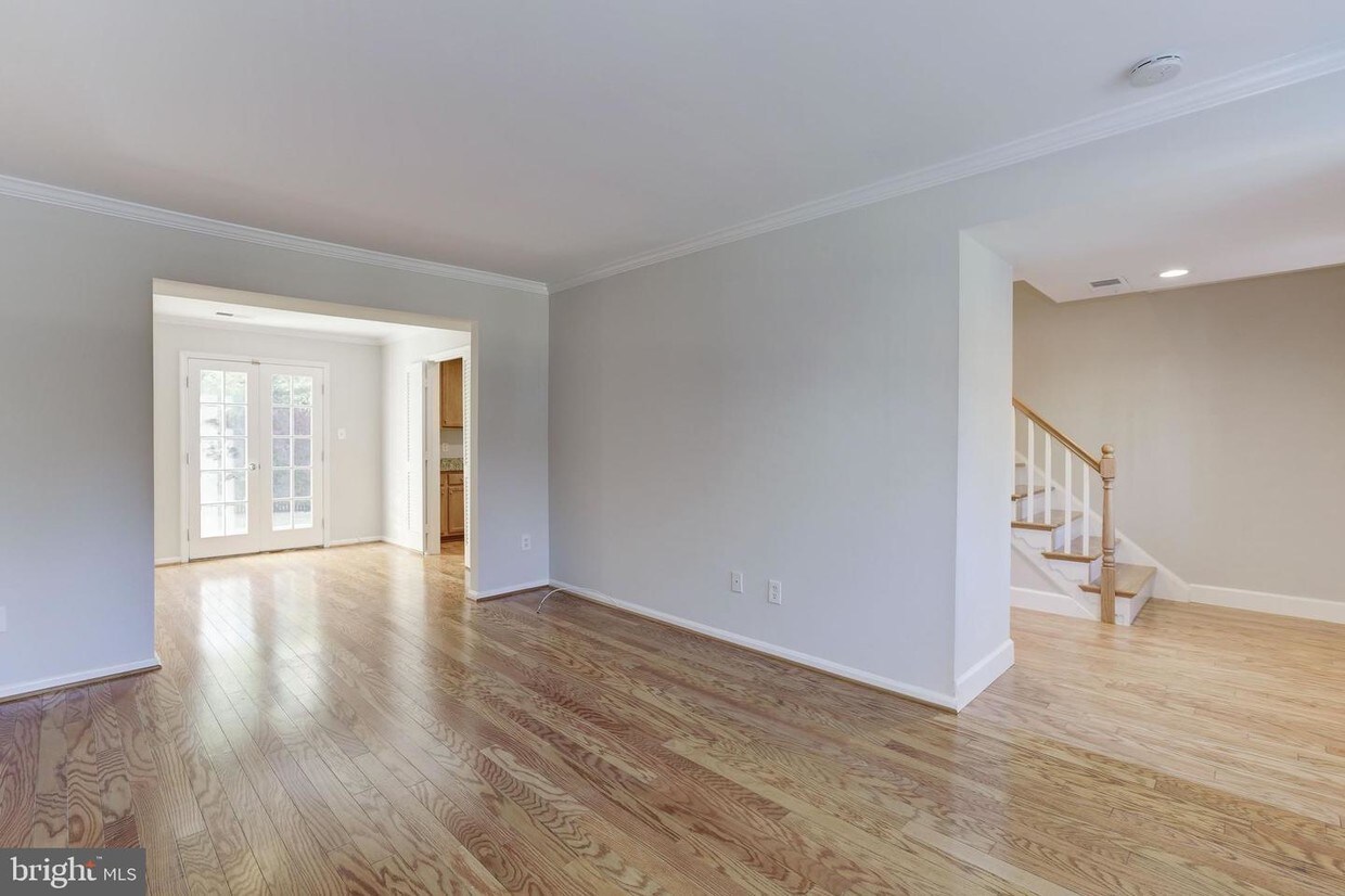 Foto principal - 6705 Kenwood Forest Ln