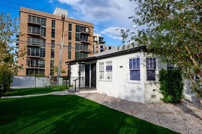 Foto del edificio - Beautiful 1-Bedroom Available