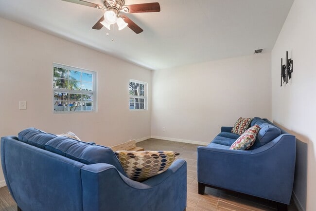 Foto del edificio - Nicely Remodeled & Updated 3 Bedroom 2 Bat...