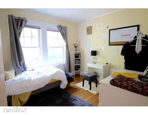 Foto del edificio - 4 br, 2 bath  - 45 Radnor Rd # 2