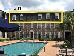 Building Photo - 361 N Post Oak Ln