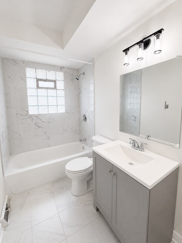 Foto del edificio - 14429 Sanderson Ave