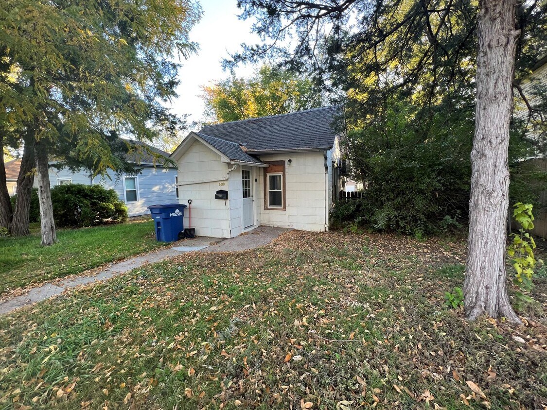 Primary Photo - 608 S Wisconsin- 1 Bedroom House