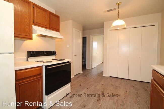 Building Photo - 1714 Benttree Dr