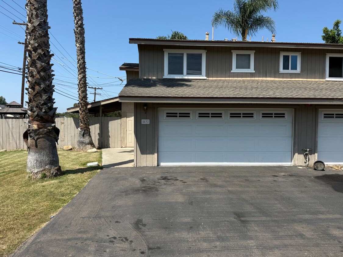 Foto principal - Modern 3 Bedroom, 2.5 Bath Two-Story Townh...