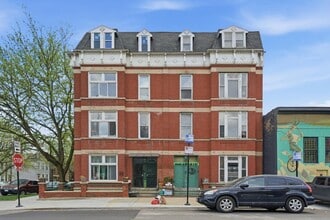 Building Photo - 903 W 19th St