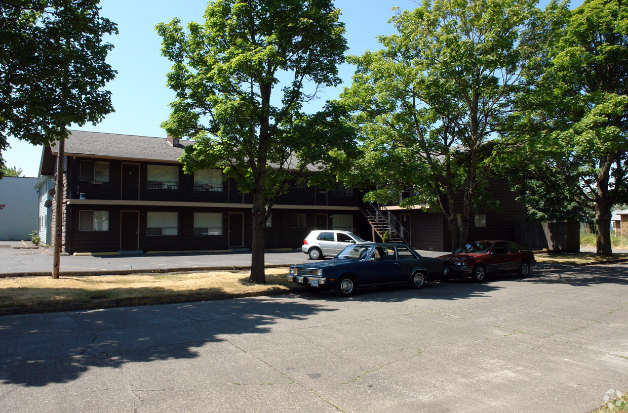 Building Photo - Silver Maple Apartments