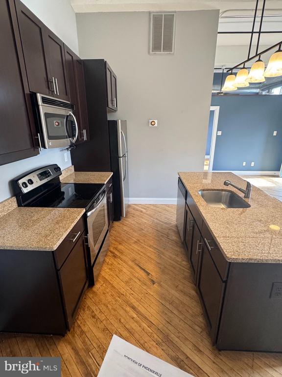 Foto del edificio - 200 Lincoln Ave