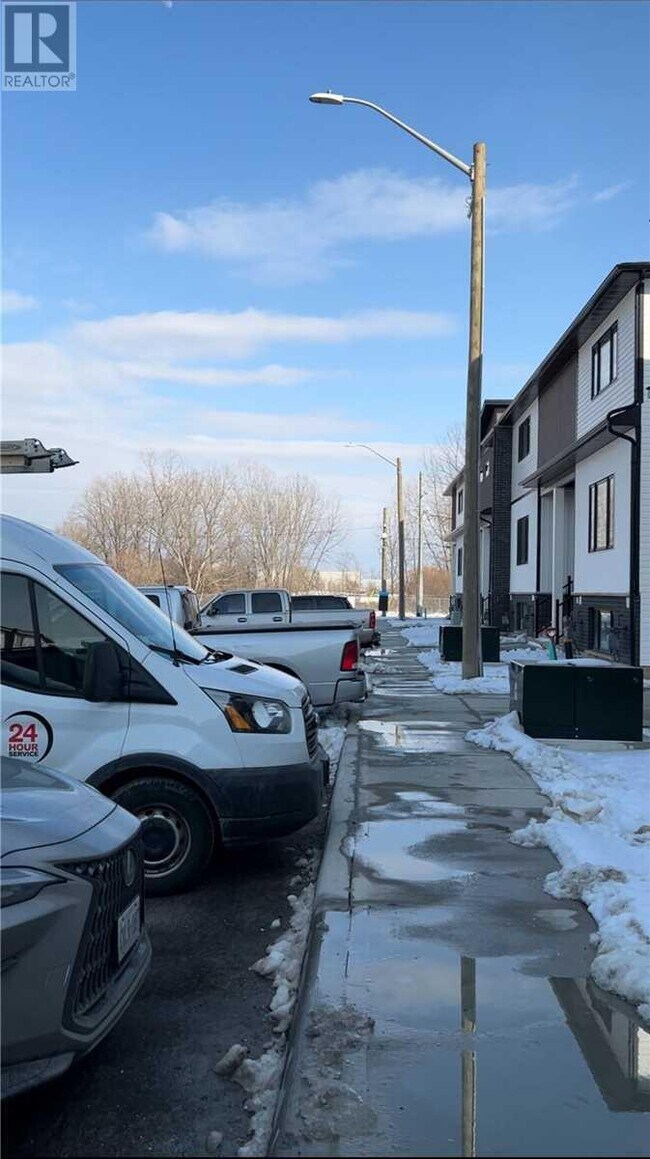 4261 Fourth Ave, Niagara Falls, ON L2E 4N2 House for Rent in Niagara